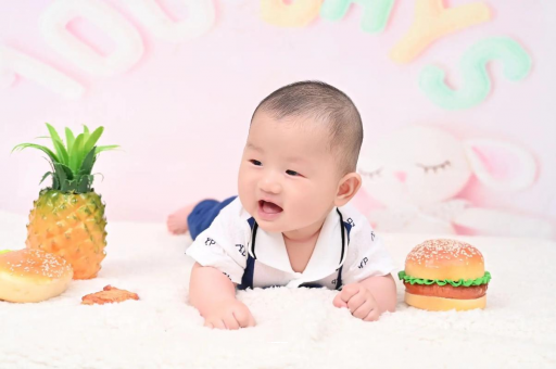东至宝宝在妈妈肚子里